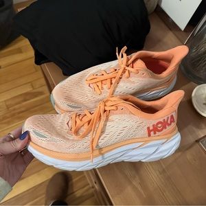 Hoka Clifton 8 cantaloupe